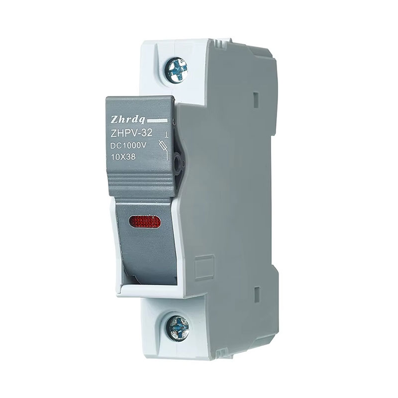 Güneş Enerjisi Dizinizin Güvenliği Neden Doğru Fotovoltaik DC Sigortanın Seçilmesine Bağlıdır?